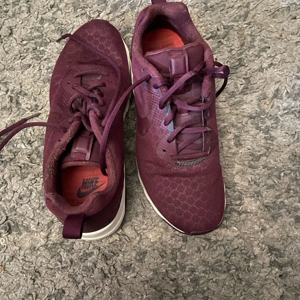 Women's Nike Air Max Motion Athletic Shoes - Picture 1 of 3